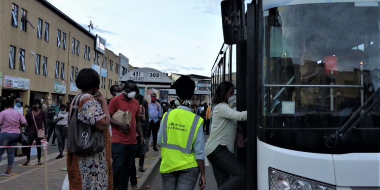 Public transport: prices revised downwards