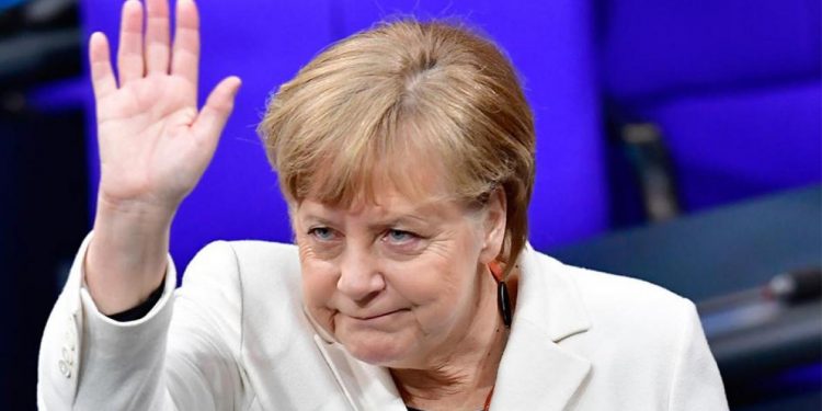 Germany: Angela Merkel lets conservatives tear themselves apart