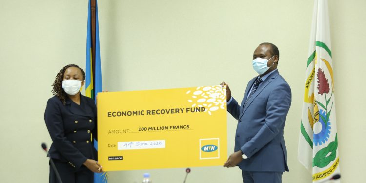 MTN-Rwanda contribue au Fonds de Relance Economique