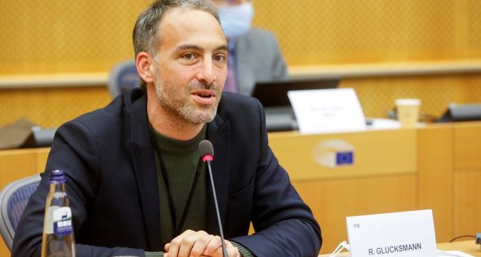 Raphael Glucksmann attend de Macron la vérité
