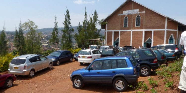 Covid-19 : les Eglises et mosquées rouvrent