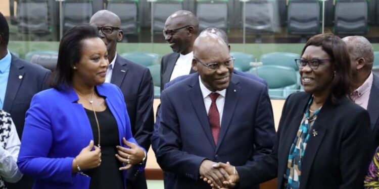 Rwanda-Sénat: Dr Iyamuremye cède sa place