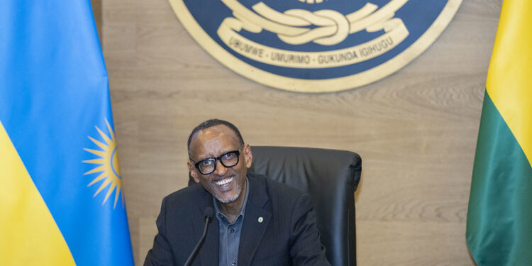 Rwanda : Paul Kagame salue les femmes du monde
