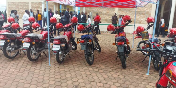 Nyaruguru: motocyclettes pour un accès facile au citoyen