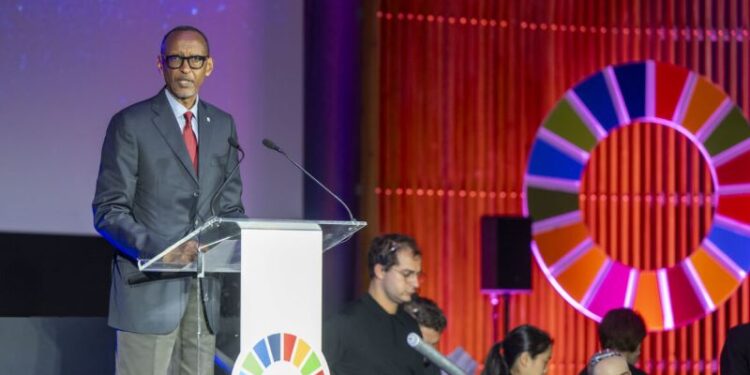 Paul Kagame prône la connectivité universelle…