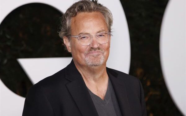 Cinéma: les causes du décès de Matthew Perry restent floues